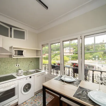 Con Garaje En El Centro De