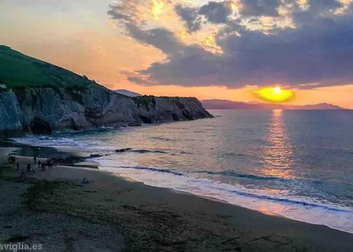 Con Garaje En El Centro De * Сумая