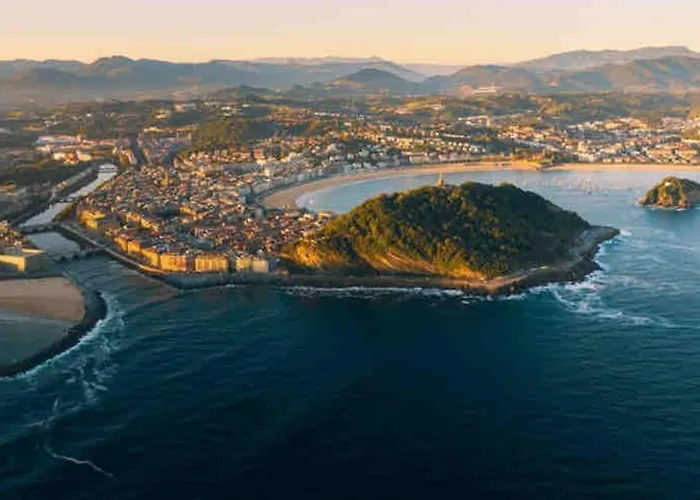 Con Garaje En El Centro De Сумая