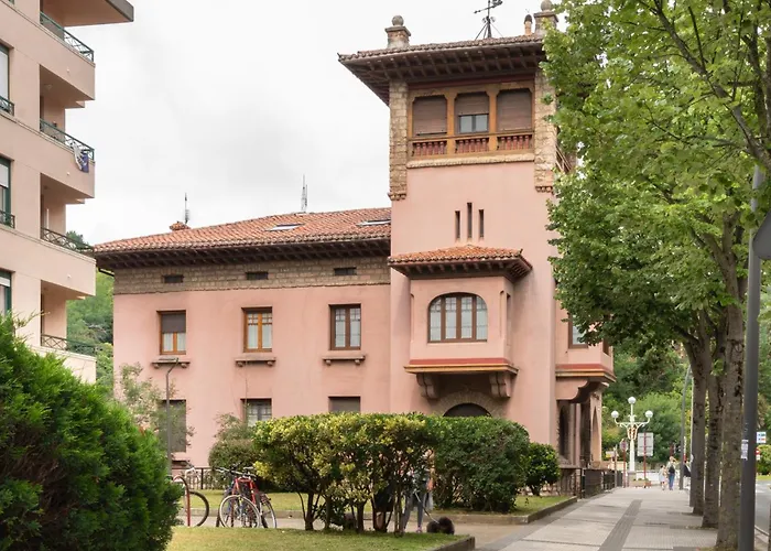 Con Garaje En El Centro De * Сумая