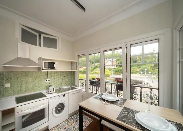 Con Garaje En El Centro De