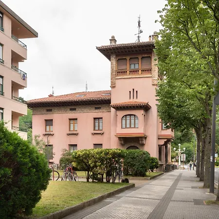 Con Garaje En El Centro De * סומאיה