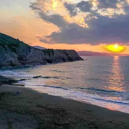 Con Garaje En El Centro De * Zumaia