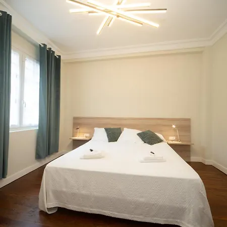 Con Garaje En El Centro De